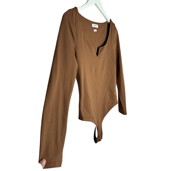 Aritzia Babaton Leone Contour Long Sleeve V Neck Bodysuit Top Shirt Size Large - Picture 4 of 9